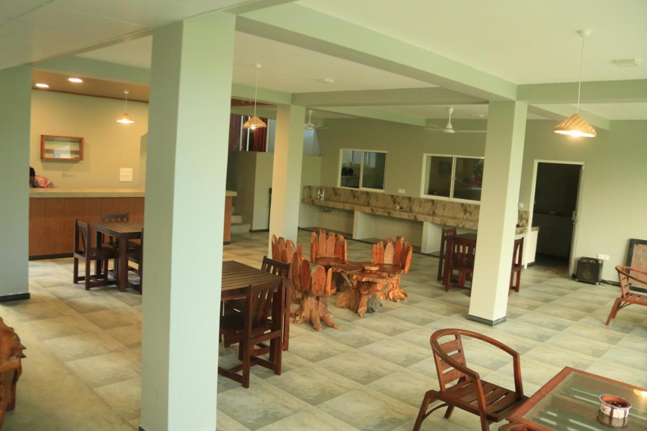 Sri Villa Rest Хикадува Екстериор снимка