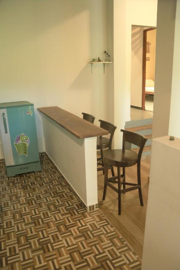 Sri Villa Rest Хикадува Екстериор снимка