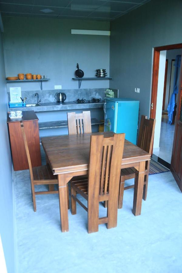 Sri Villa Rest Хикадува Екстериор снимка