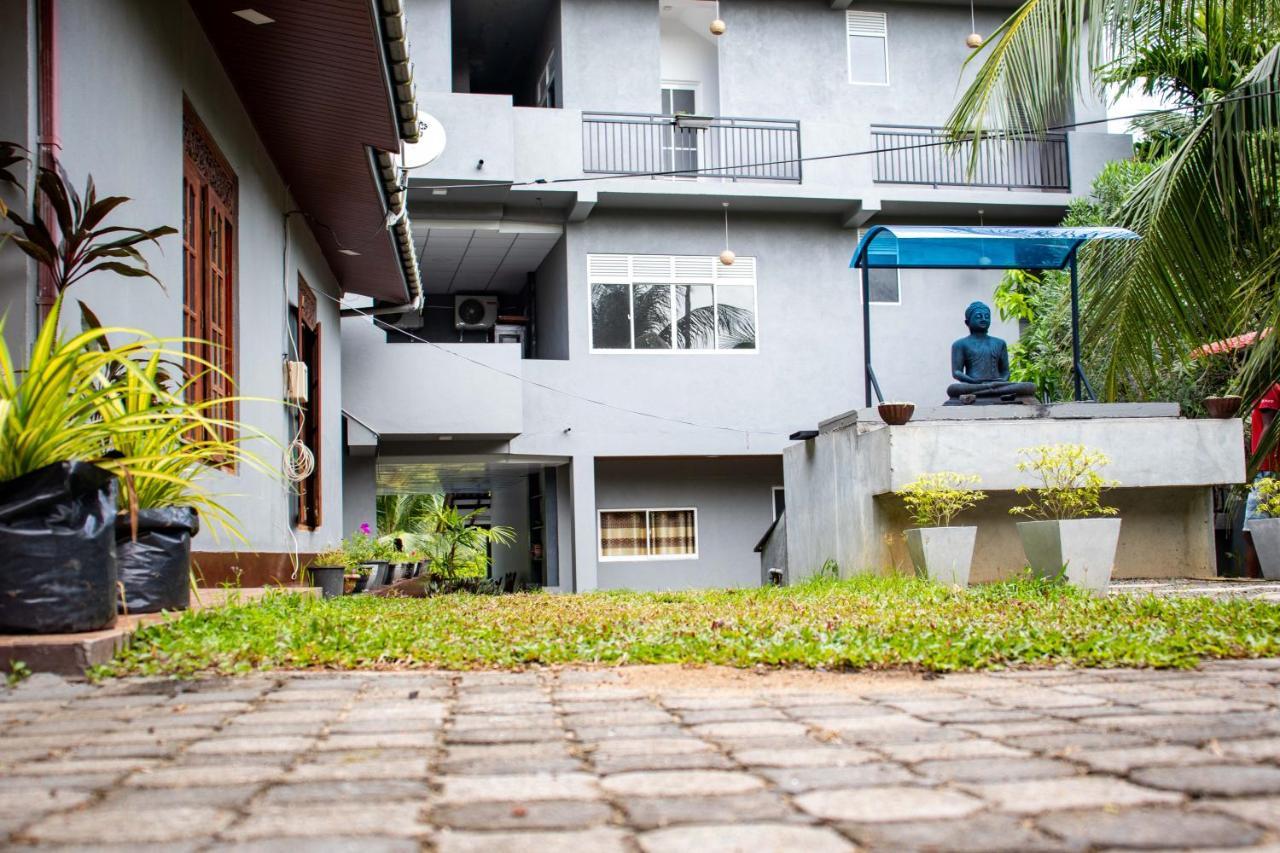Sri Villa Rest Хикадува Екстериор снимка