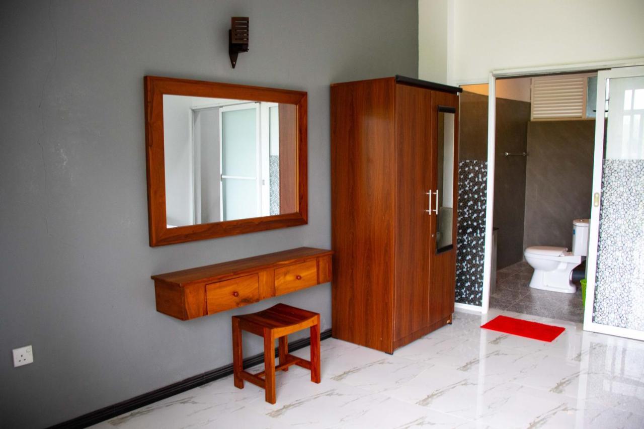Sri Villa Rest Хикадува Екстериор снимка