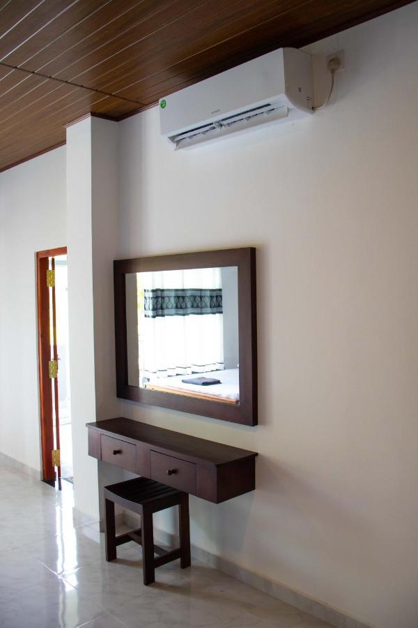 Sri Villa Rest Хикадува Екстериор снимка
