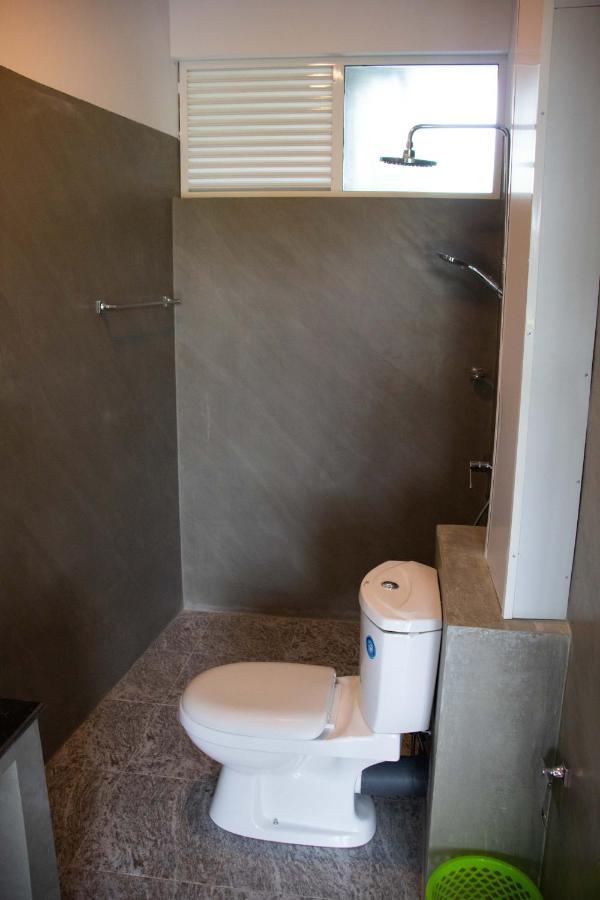 Sri Villa Rest Хикадува Екстериор снимка