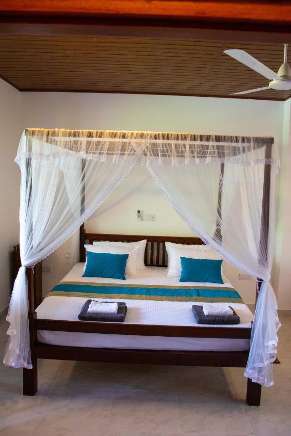 Sri Villa Rest Хикадува Екстериор снимка