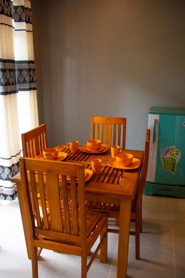 Sri Villa Rest Хикадува Екстериор снимка